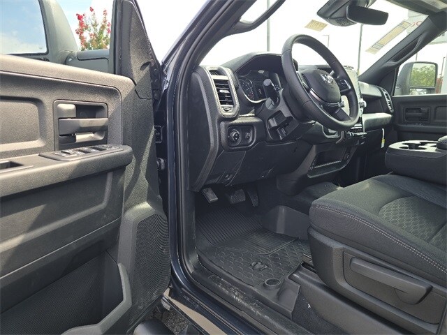 2025 Ram 2500 Tradesman photo 4