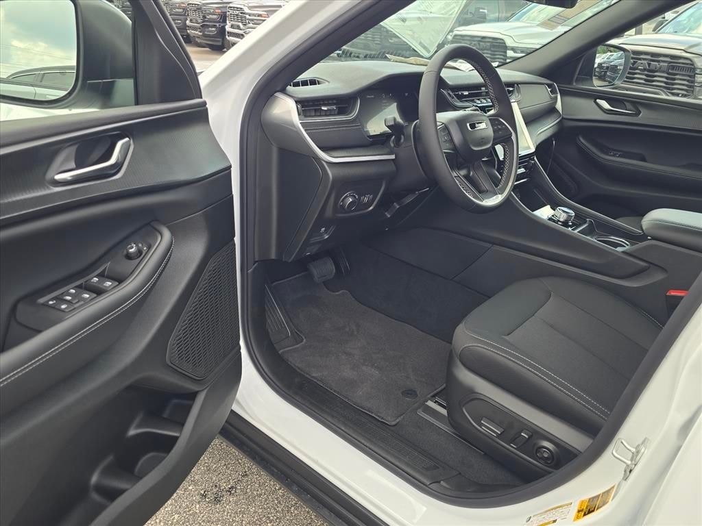 New 2026 Jeep Grand Cherokee L LAREDO 4X2 Sport Utility