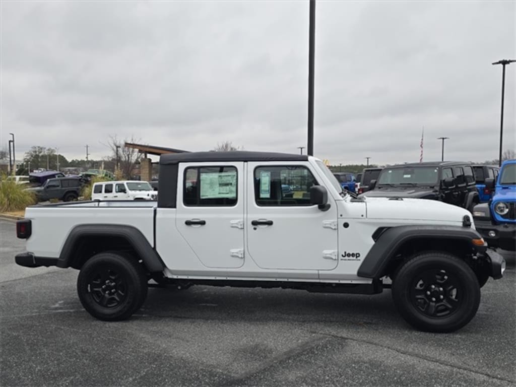 New 2026 Jeep Gladiator SPORT 4X4 Pickup