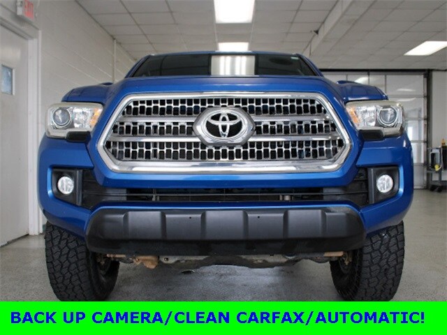 2017 Toyota Tacoma TRD Sport Access Cab photo 2
