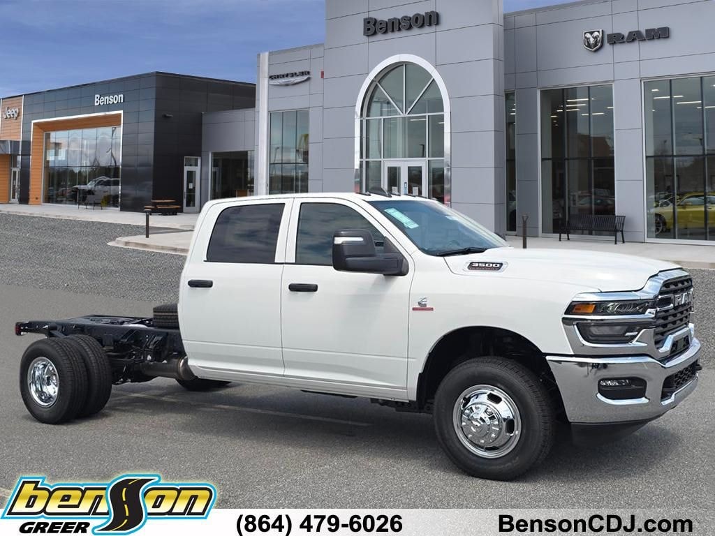 New 2026 Ram 3500 TRADESMAN CREW CAB CHASSIS 4X4 60' CA Pickup