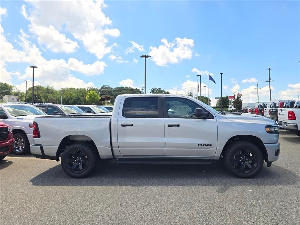 New 2026 Ram 1500 EXPRESS CREW CAB 4X4 5'7 BOX Pickup