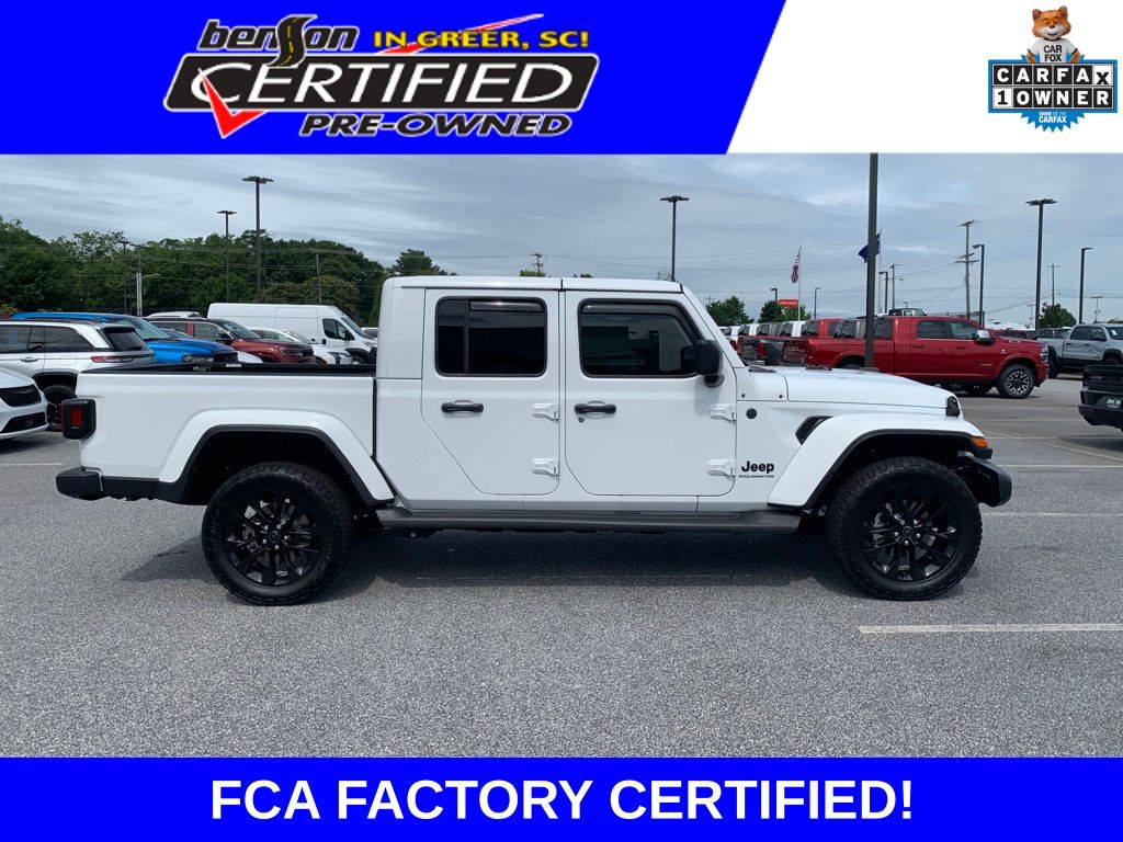 2024 Jeep Gladiator Nighthawk Auto's photo