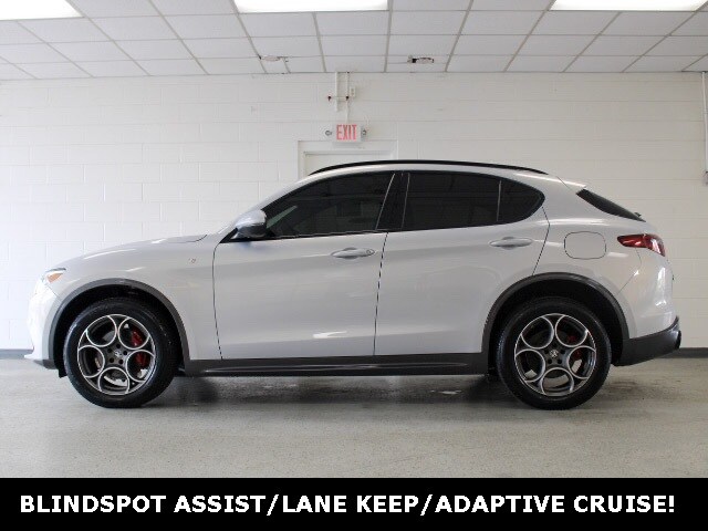 2022 Alfa Romeo Stelvio Ti photo 3