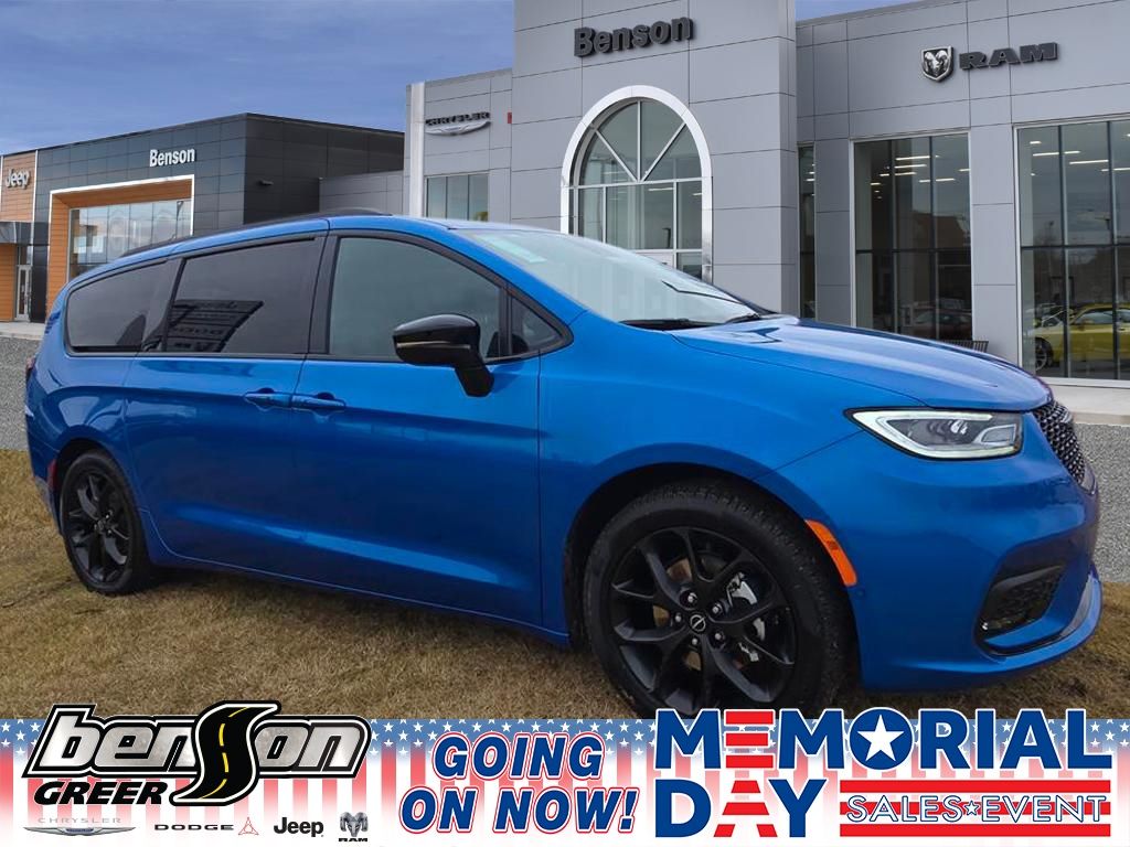 2026 Chrysler Pacifica Select's photo