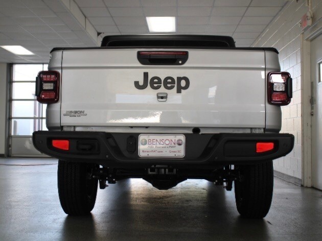 2024 Jeep Gladiator Sport photo 4