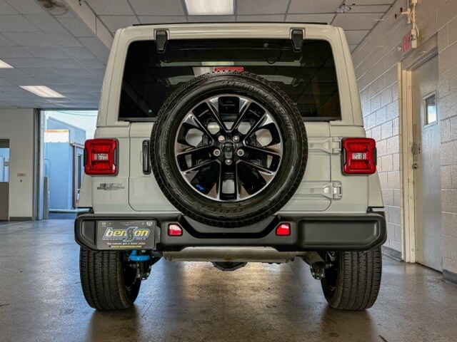 2022 Jeep Wrangler Unlimited Sahara 4xe photo 4