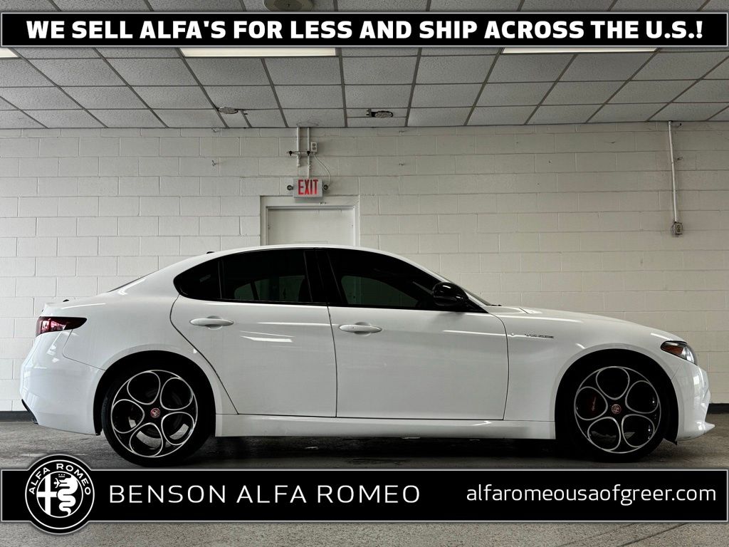 2023 Alfa Romeo Giulia Veloce RWD's photo