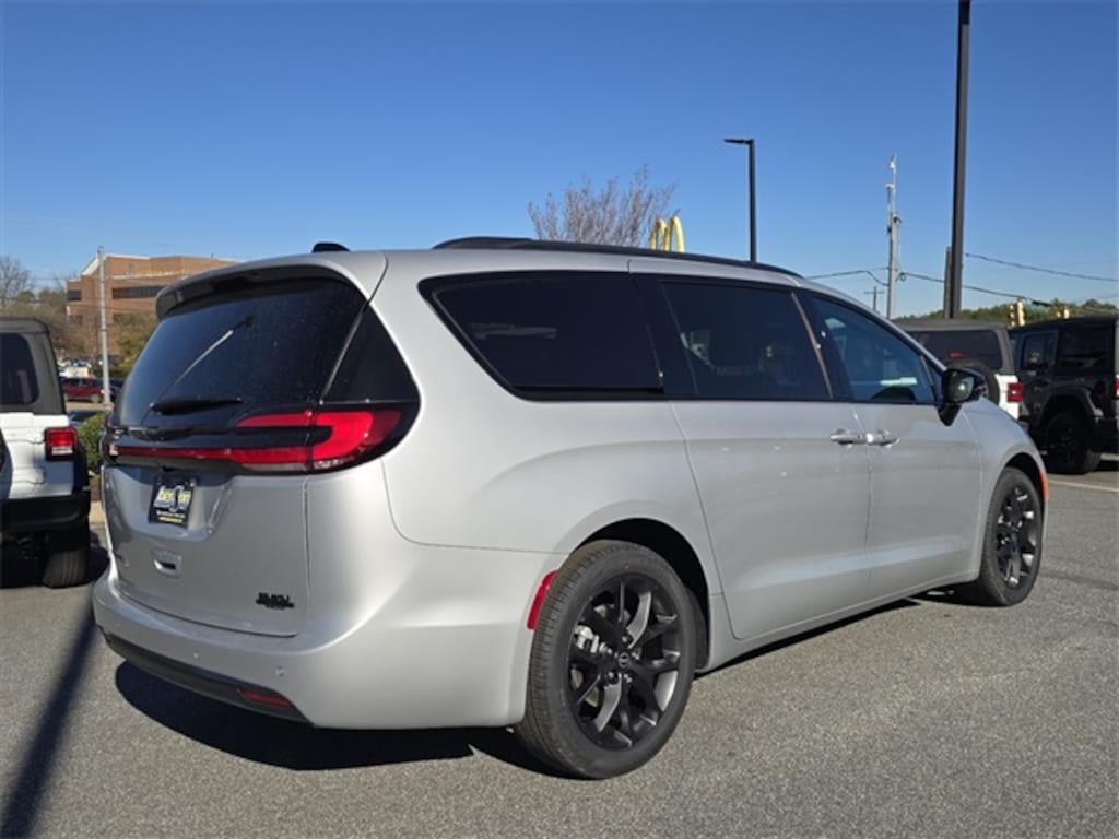 New 2026 Chrysler Pacifica SELECT Passenger Van