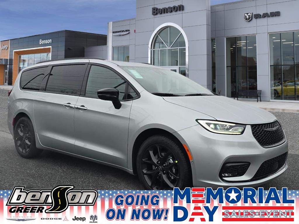 2026 Chrysler Pacifica Select's photo