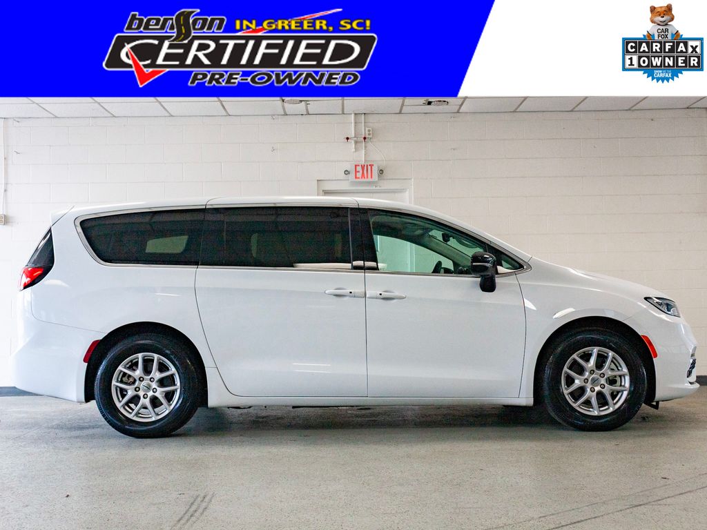 2024 Chrysler Pacifica Passenger Van 