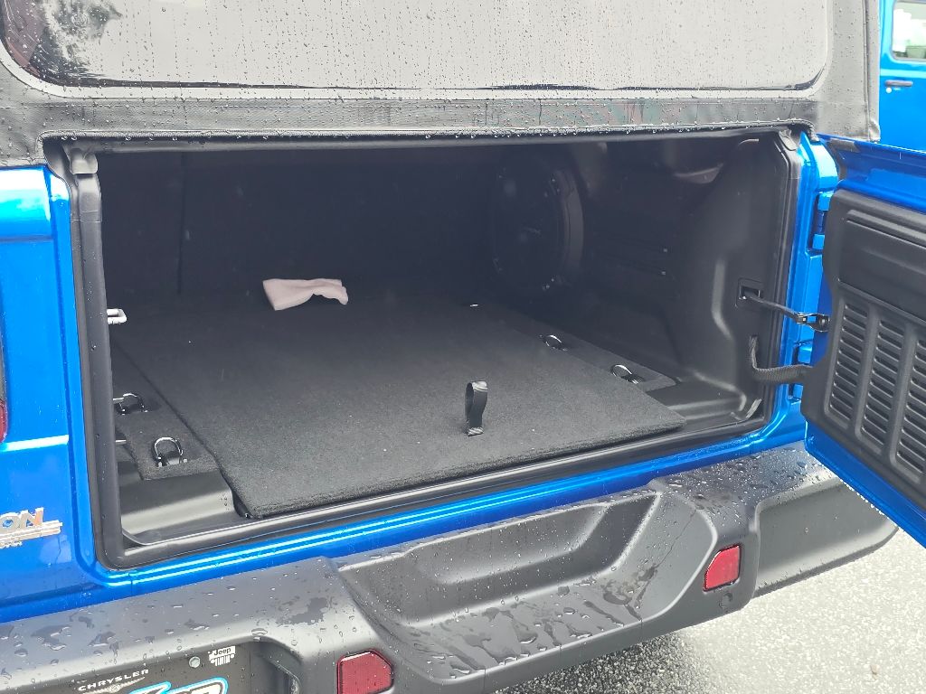2025 Jeep Wrangler 4-Door Sahara - Photo 8