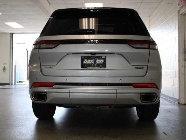 2022 Jeep Grand Cherokee Summit Sport photo 4