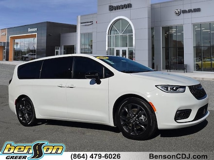 2026 Chrysler Pacifica SELECT Passenger Van