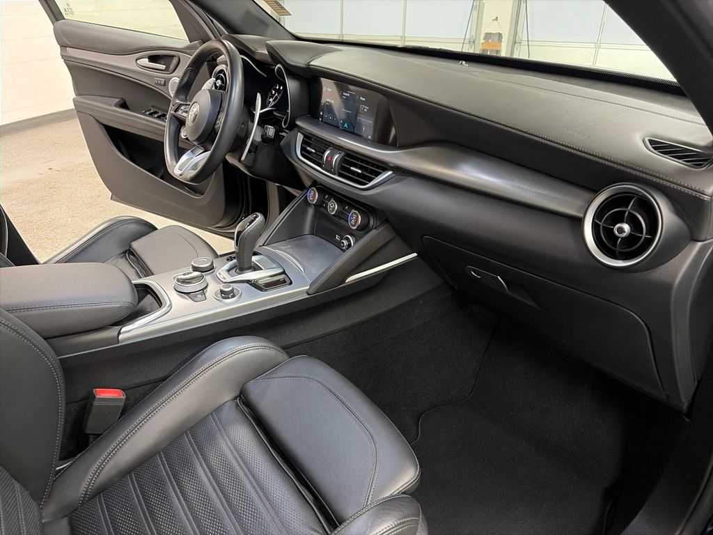 2023 Alfa Romeo Stelvio Veloce - Photo 18