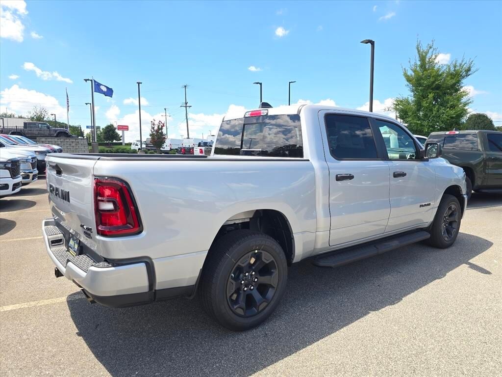 New 2026 Ram 1500 EXPRESS CREW CAB 4X4 5'7 BOX Pickup