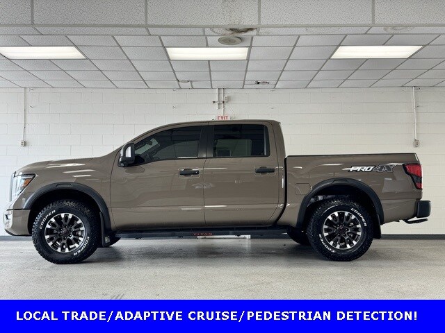 2023 Nissan Titan PRO-4X Crew Cab photo 3
