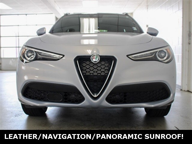 2022 Alfa Romeo Stelvio Ti photo 2