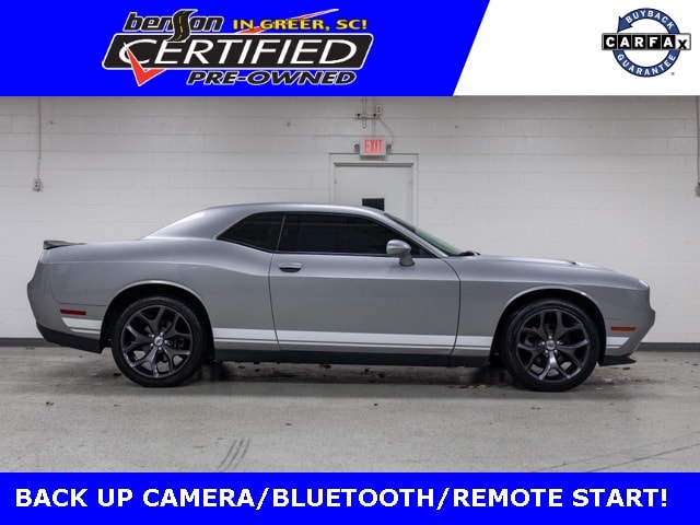 2017 Dodge Challenger SXT's photo