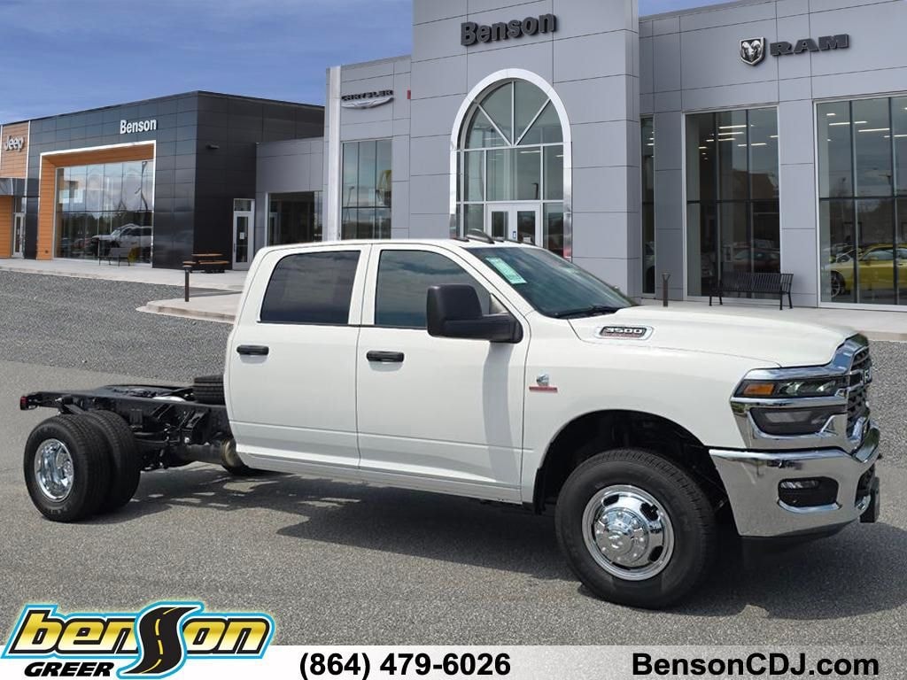 New 2026 Ram 3500 TRADESMAN CREW CAB CHASSIS 4X4 60' CA Pickup