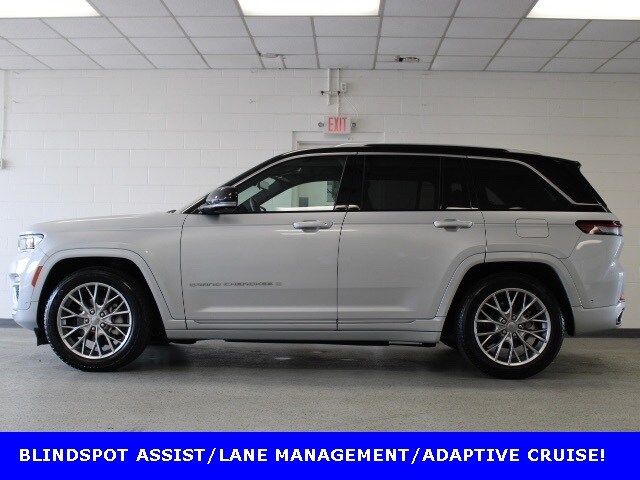 2022 Jeep Grand Cherokee Summit Sport photo 3