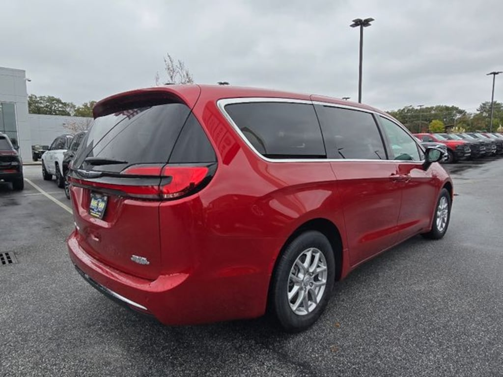 New 2026 Chrysler Pacifica SELECT Passenger Van