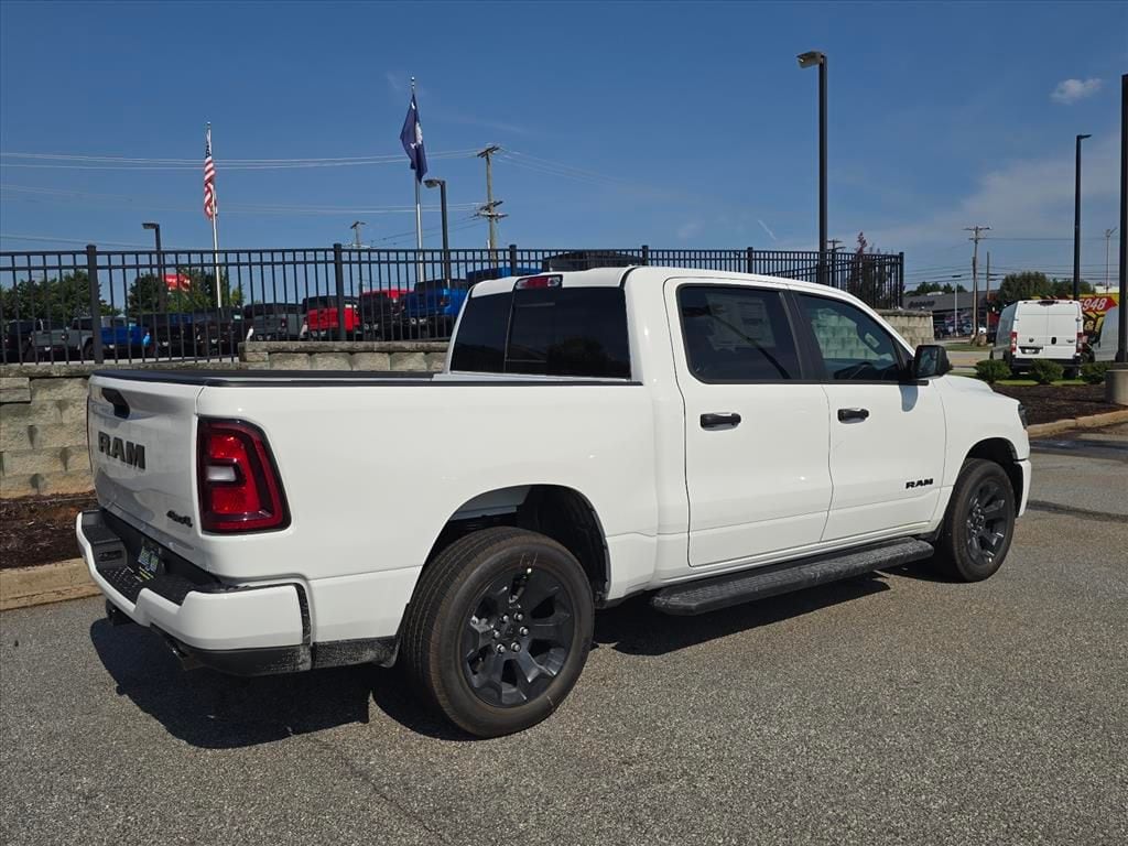 New 2026 Ram 1500 EXPRESS CREW CAB 4X4 5'7 BOX Pickup
