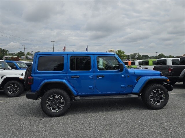 2025 Jeep Wrangler Sahara photo 2