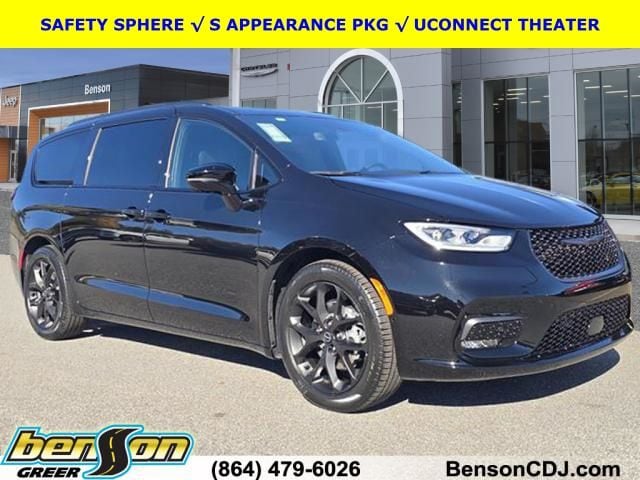 2026 Chrysler Pacifica Limited's photo