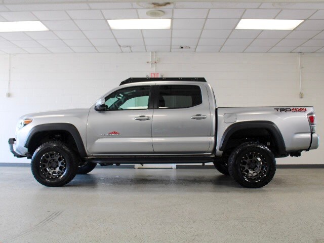 2023 Toyota Tacoma TRD Off-Road Double Cab photo 3