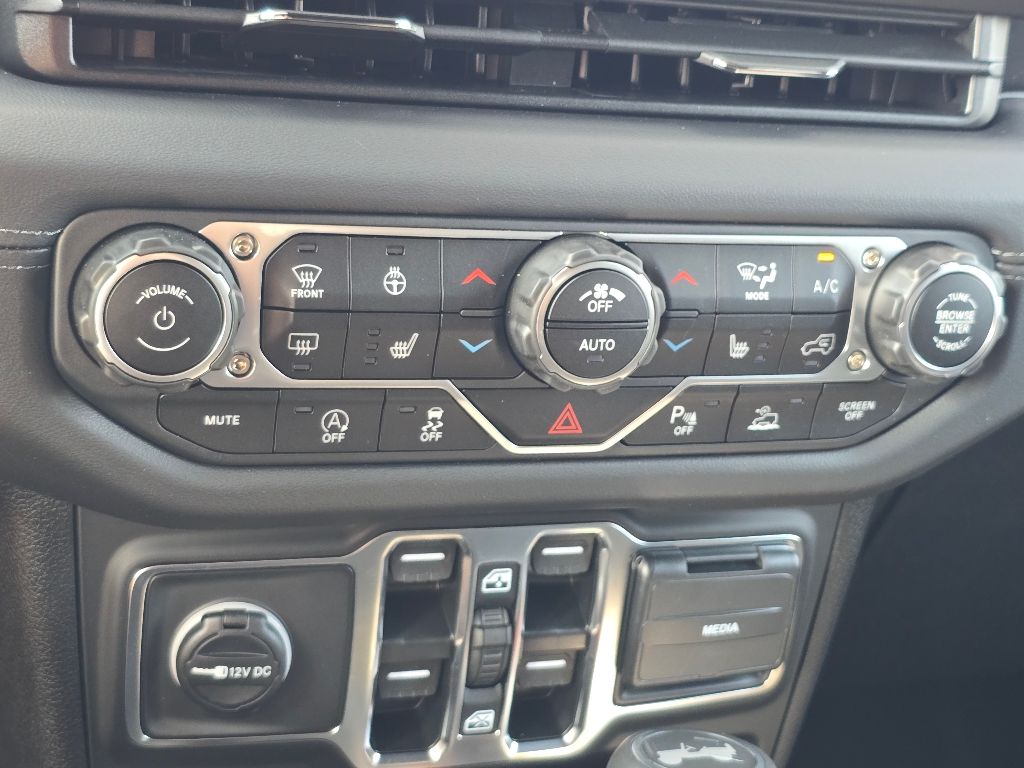 2025 Jeep Wrangler 4-Door Sahara - Photo 12