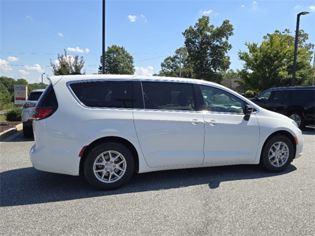 New 2026 Chrysler Pacifica SELECT Passenger Van