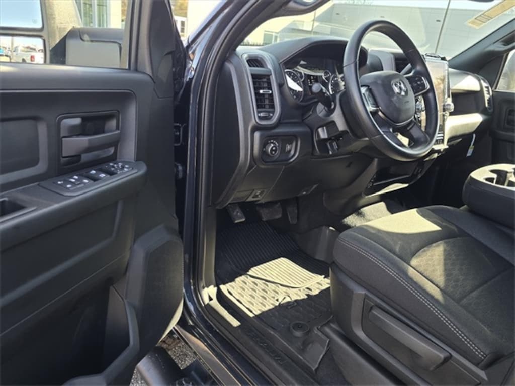 New 2026 Ram 2500 WARLOCK CREW CAB 4X4 6'4 BOX Pickup