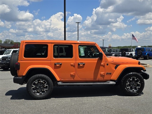 2025 Jeep Wrangler Sahara photo 2