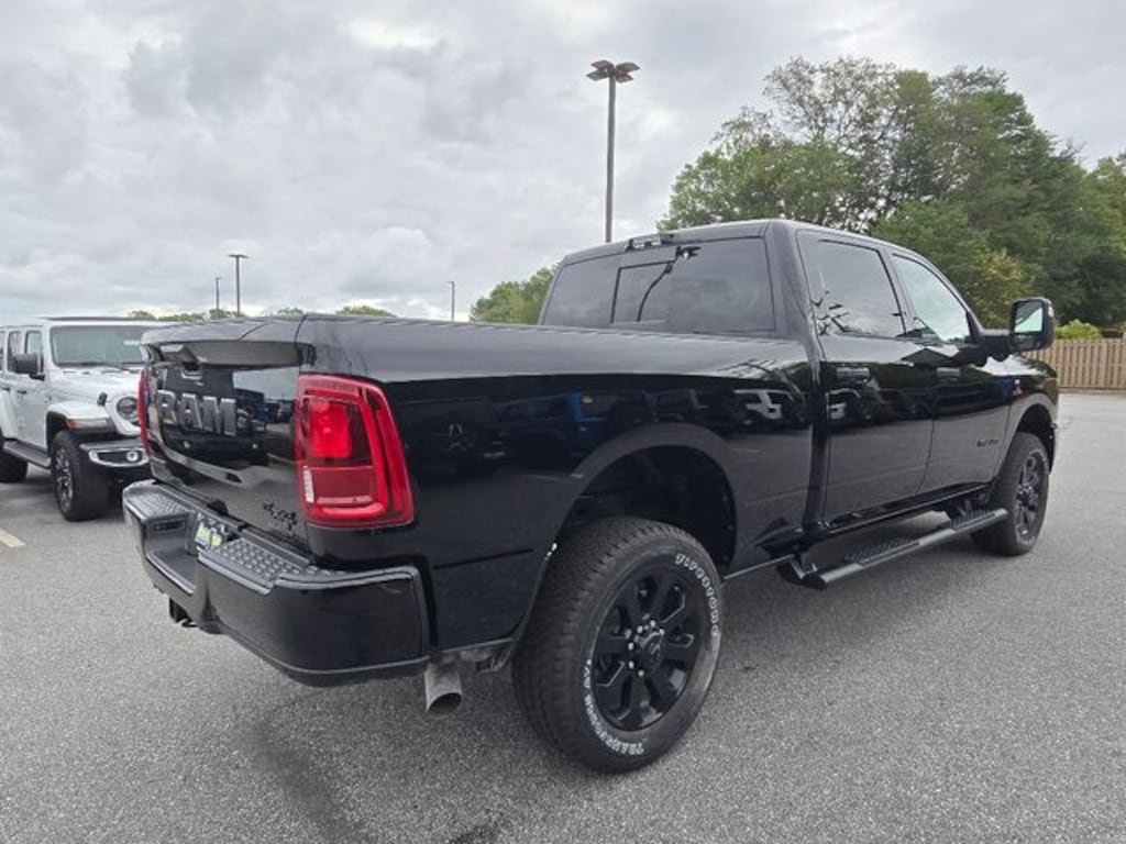 New 2026 Ram 2500 BIG HORN CREW CAB 4X4 6'4 BOX Pickup