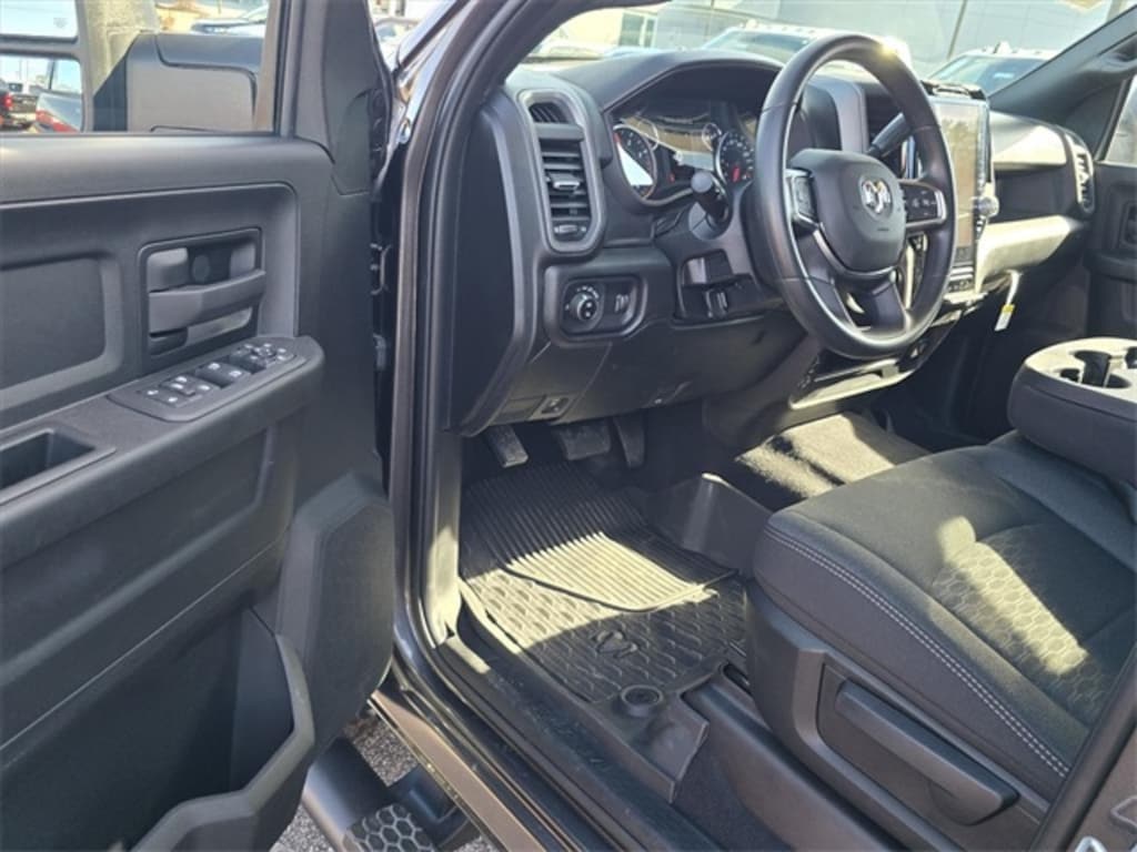 New 2026 Ram 2500 WARLOCK CREW CAB 4X4 6'4 BOX Pickup