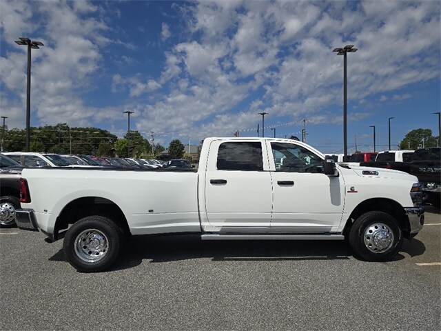 2026 Ram 3500 Tradesman photo 2