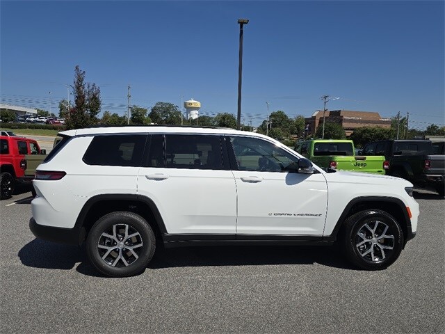 2025 Jeep Grand Cherokee Limited photo 2