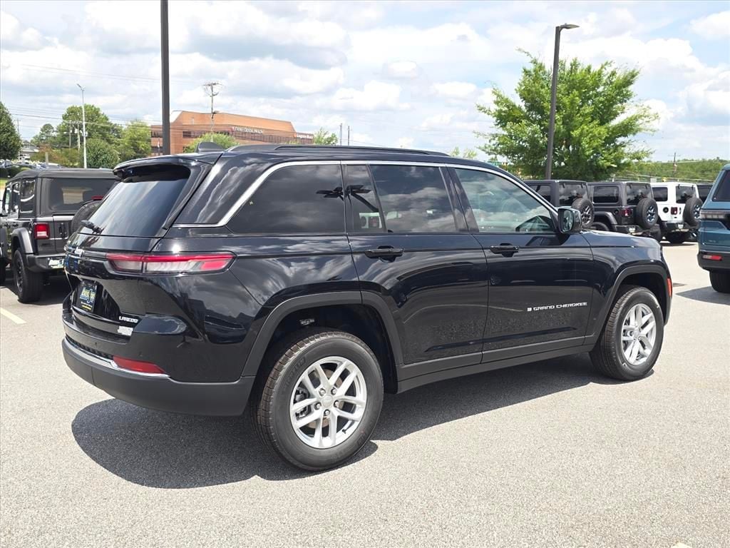 New 2026 Jeep Grand Cherokee LAREDO 4X4 Sport Utility