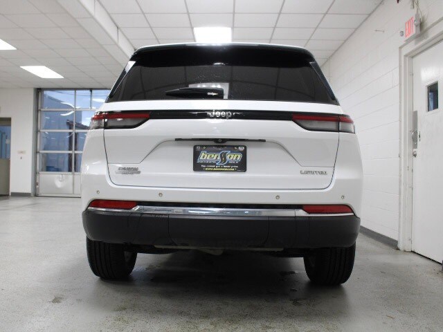 2023 Jeep Grand Cherokee Limited Sport photo 4