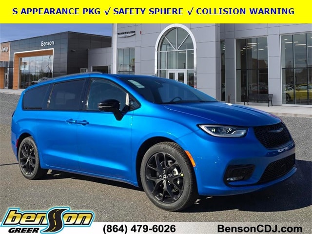 2026 Chrysler Pacifica Select's photo