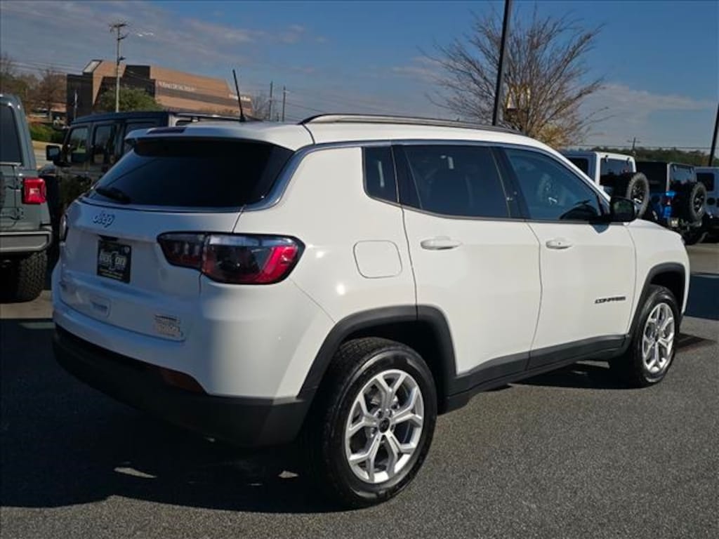 New 2026 Jeep Compass LATITUDE ALTITUDE 4X4 Sport Utility