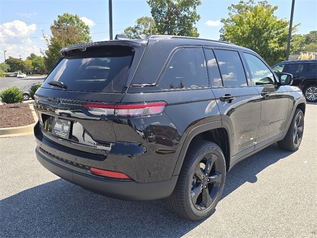 2025 Jeep Grand Cherokee Limited photo 2