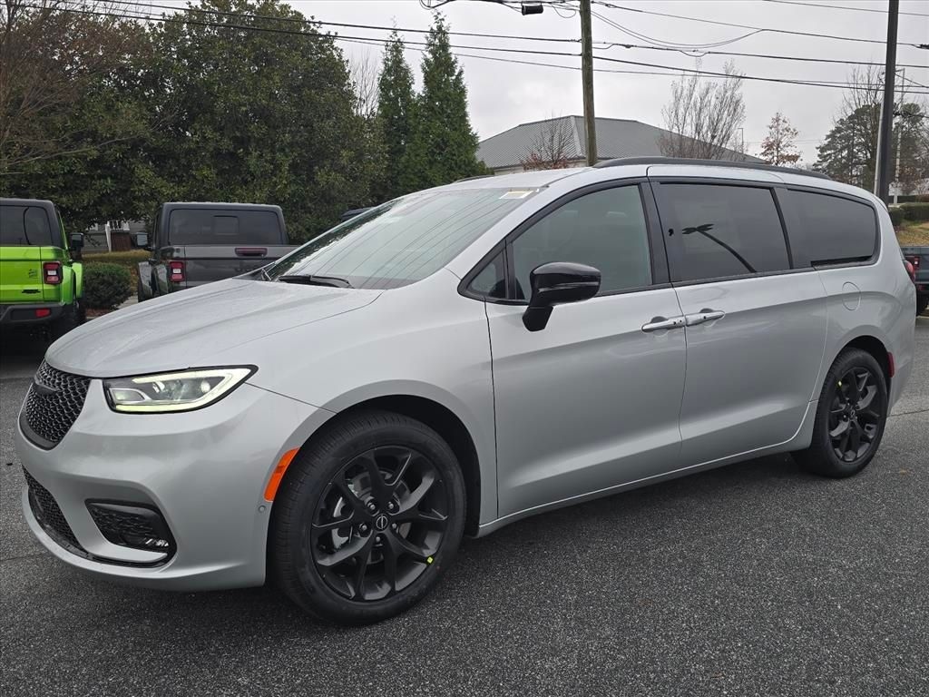 New 2026 Chrysler Pacifica SELECT Passenger Van