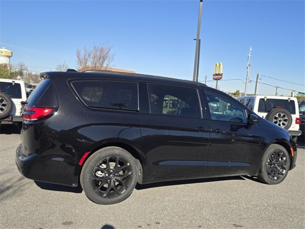 New 2026 Chrysler Pacifica SELECT Passenger Van
