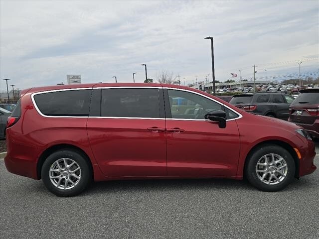 2025 Chrysler Voyager LX photo 2