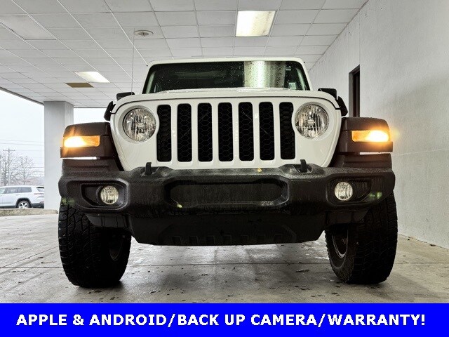 2020 Jeep Gladiator Sport photo 2