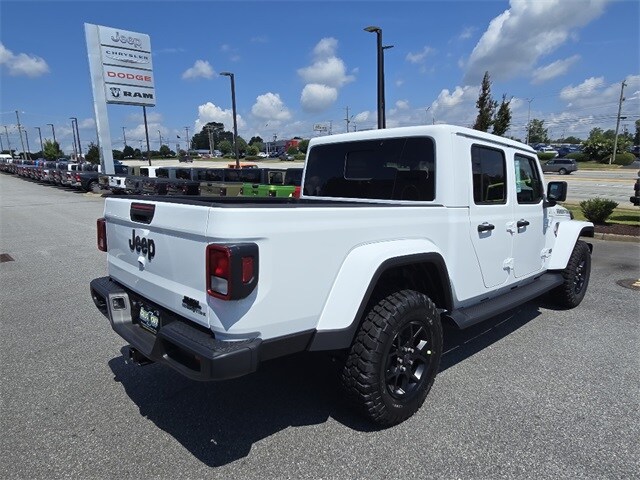 2025 Jeep Gladiator Sport photo 2