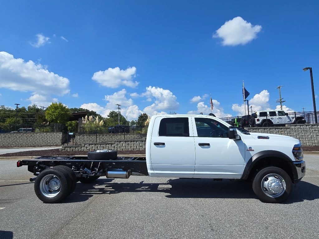 New 2026 Ram 5500 Chassis Cab TRADESMAN CREW 4X4 84' CA Pickup