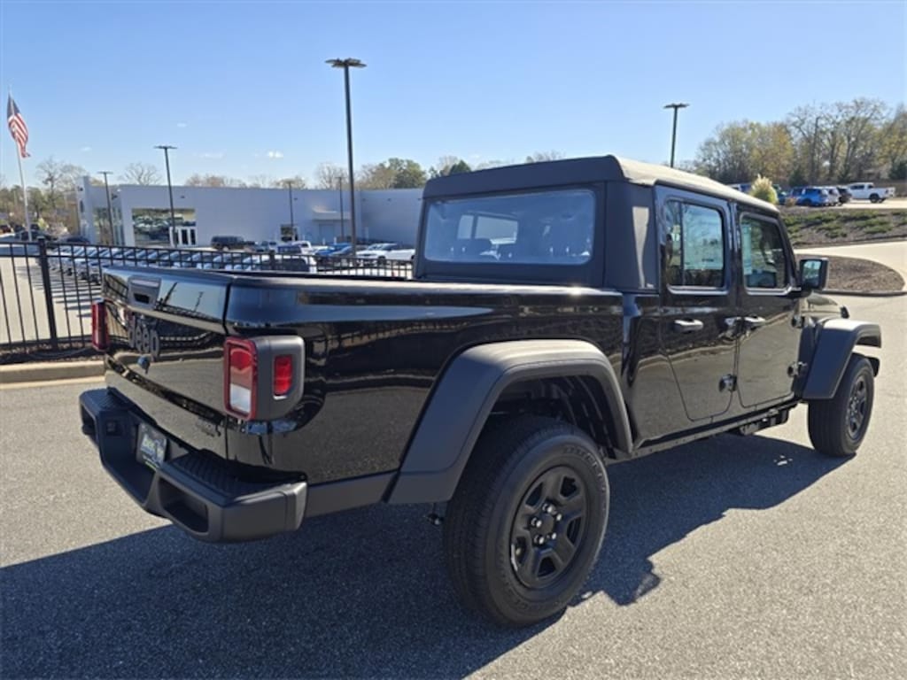 New 2026 Jeep Gladiator SPORT 4X4 Pickup